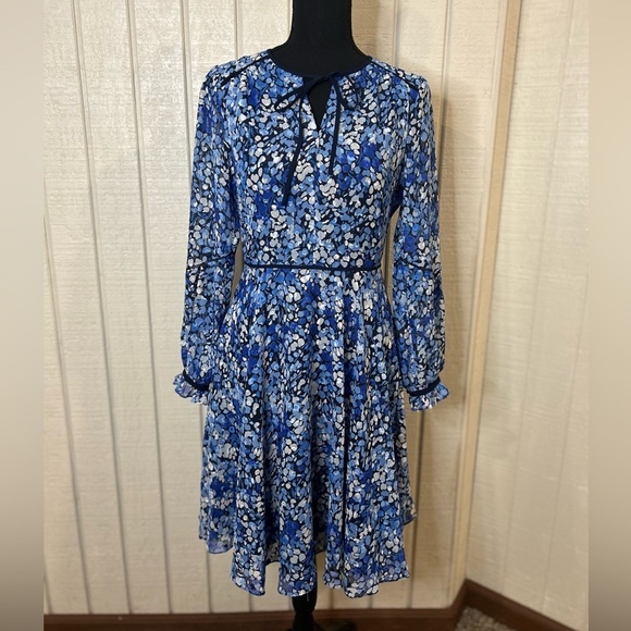 Hobbs London Sasha Tie Neck Floral Mini Dress, size 4. - Picture 2 of 10